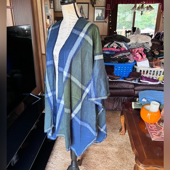 Plaid WOOLRICH Shawl Blanket Wrap Poncho ~ One Size Fits All. - Picture 11 of 15
